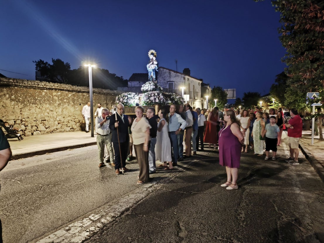La procesión de La Piedad acoge a numerosas personas