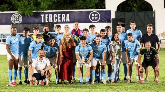 Presentación del primer equipo en el trofeo Virgen de la Victoria