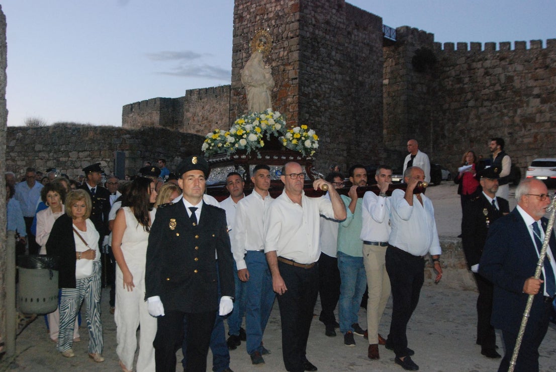 La Patrona llega a la iglesia de San Martín