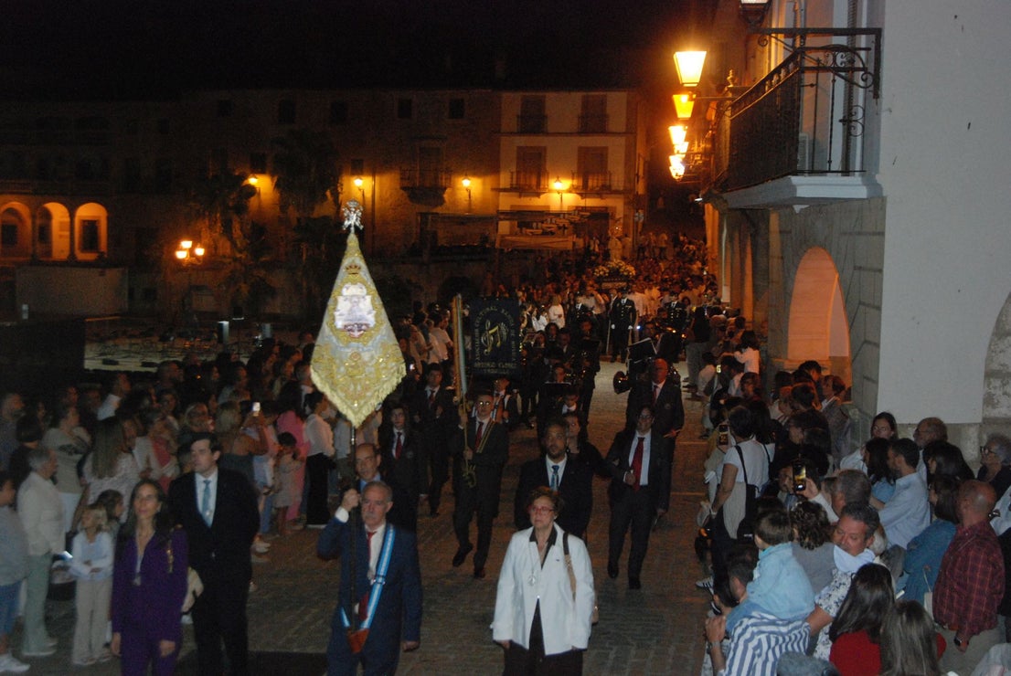 La Patrona llega a la iglesia de San Martín