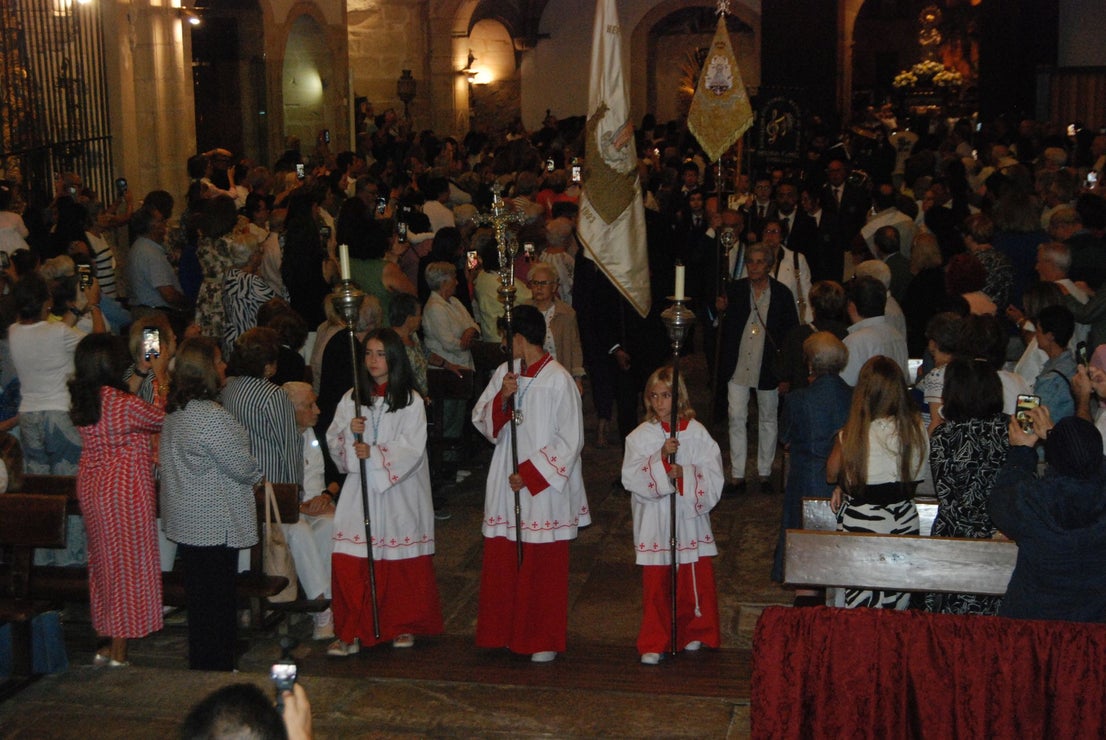 La Patrona llega a la iglesia de San Martín