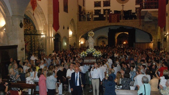 La Patrona llega a la iglesia de San Martín