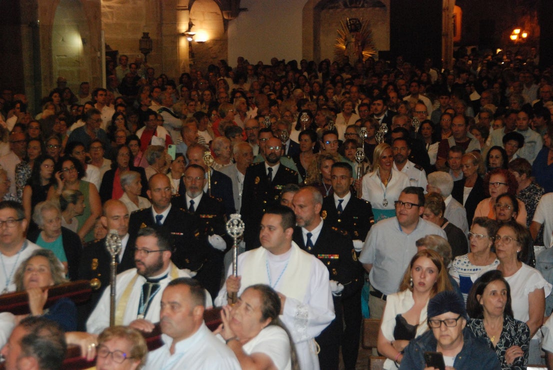 La Patrona llega a la iglesia de San Martín