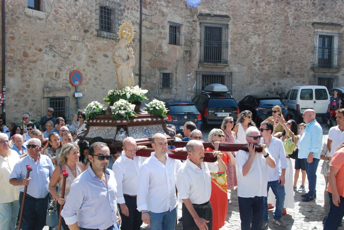 La Patrona vuelve a la alcazaba trujillana