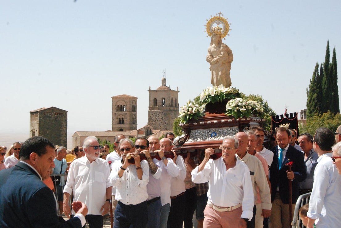 La Patrona vuelve a la alcazaba trujillana