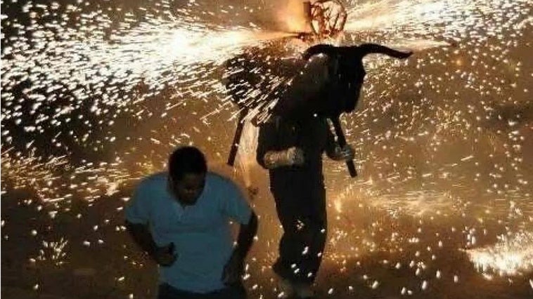Belén celebra una jornada festiva este sábado con su toro de fuego