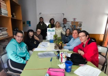 Usuarios, trabajadores y socios de Plataforma Sin Barreras.