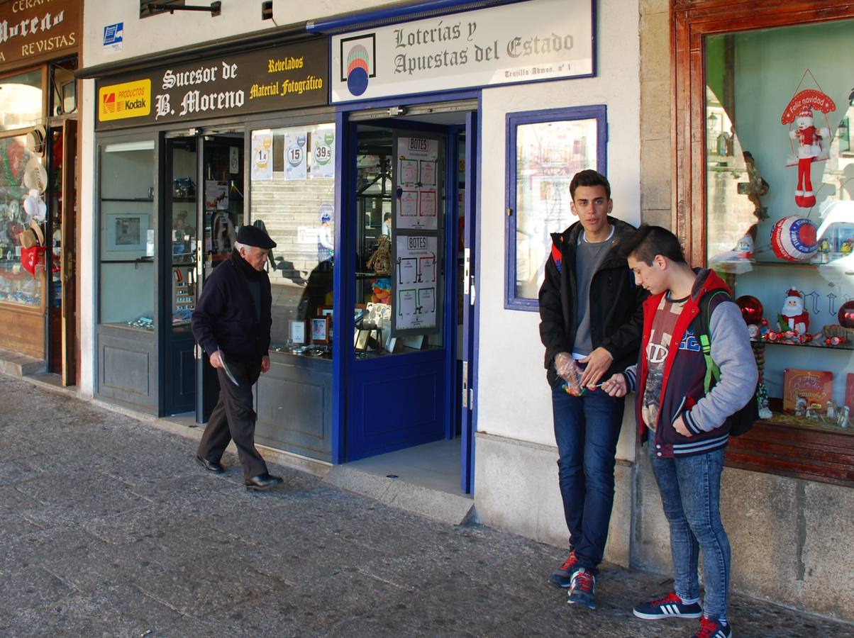 La entrada de la Administración de Loterías de Trujillo 