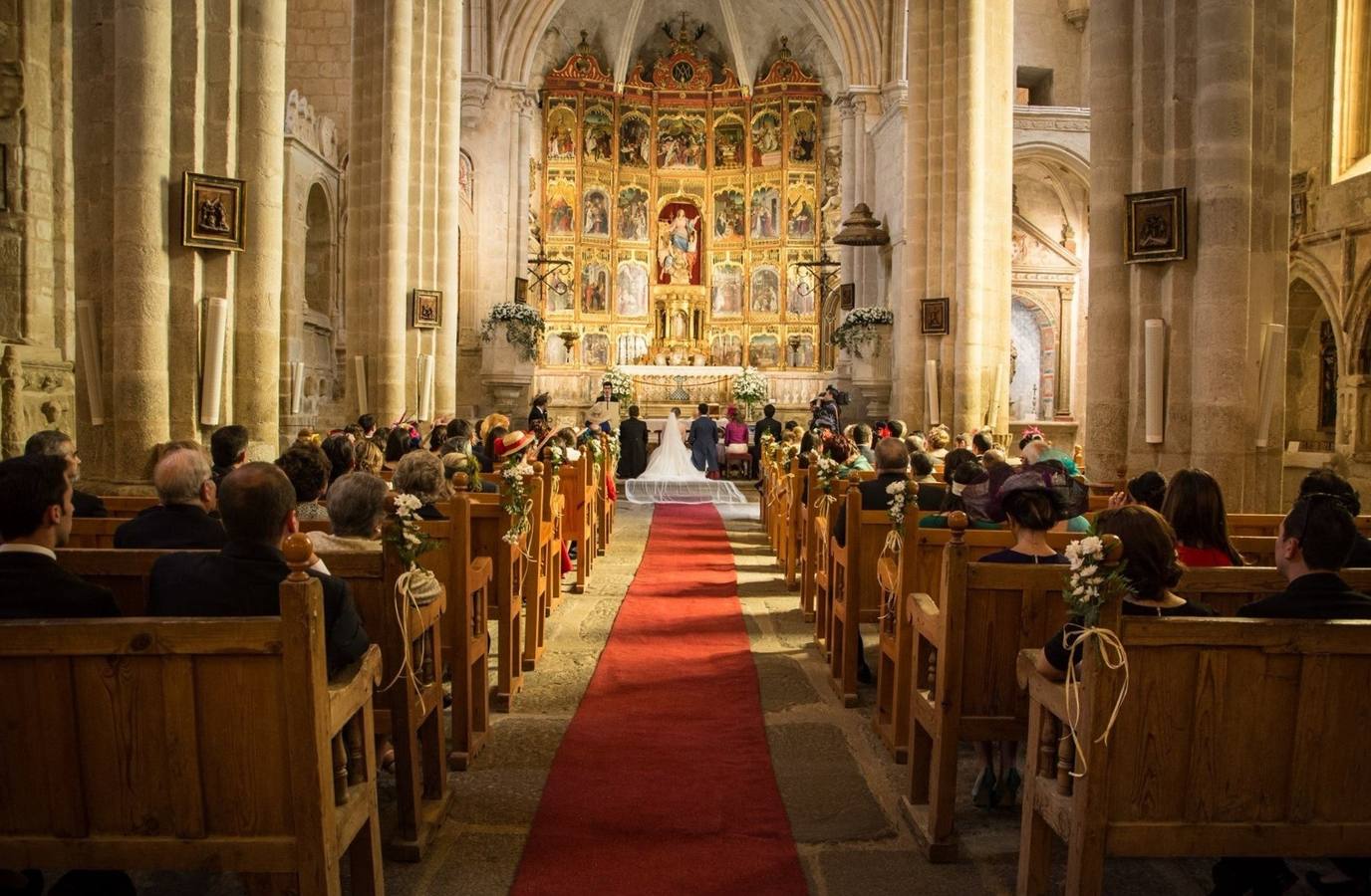 Una de las bodas oficiadas en el año 2015 en la iglesia de Santa María 