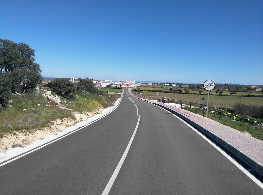 Un tramo de la carretera de los Perales 