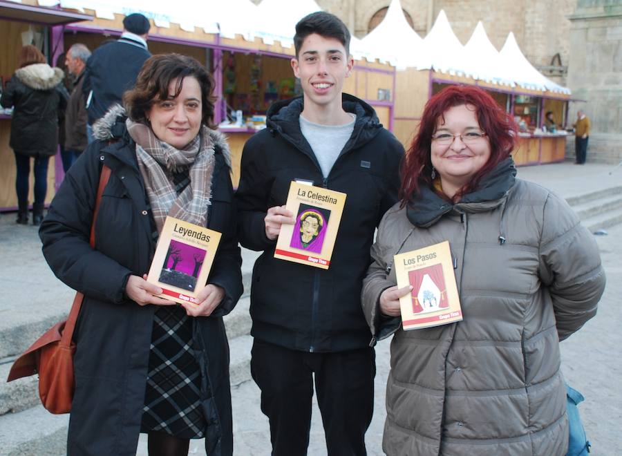 Dos de las responsables con no de los alumnos participantes 