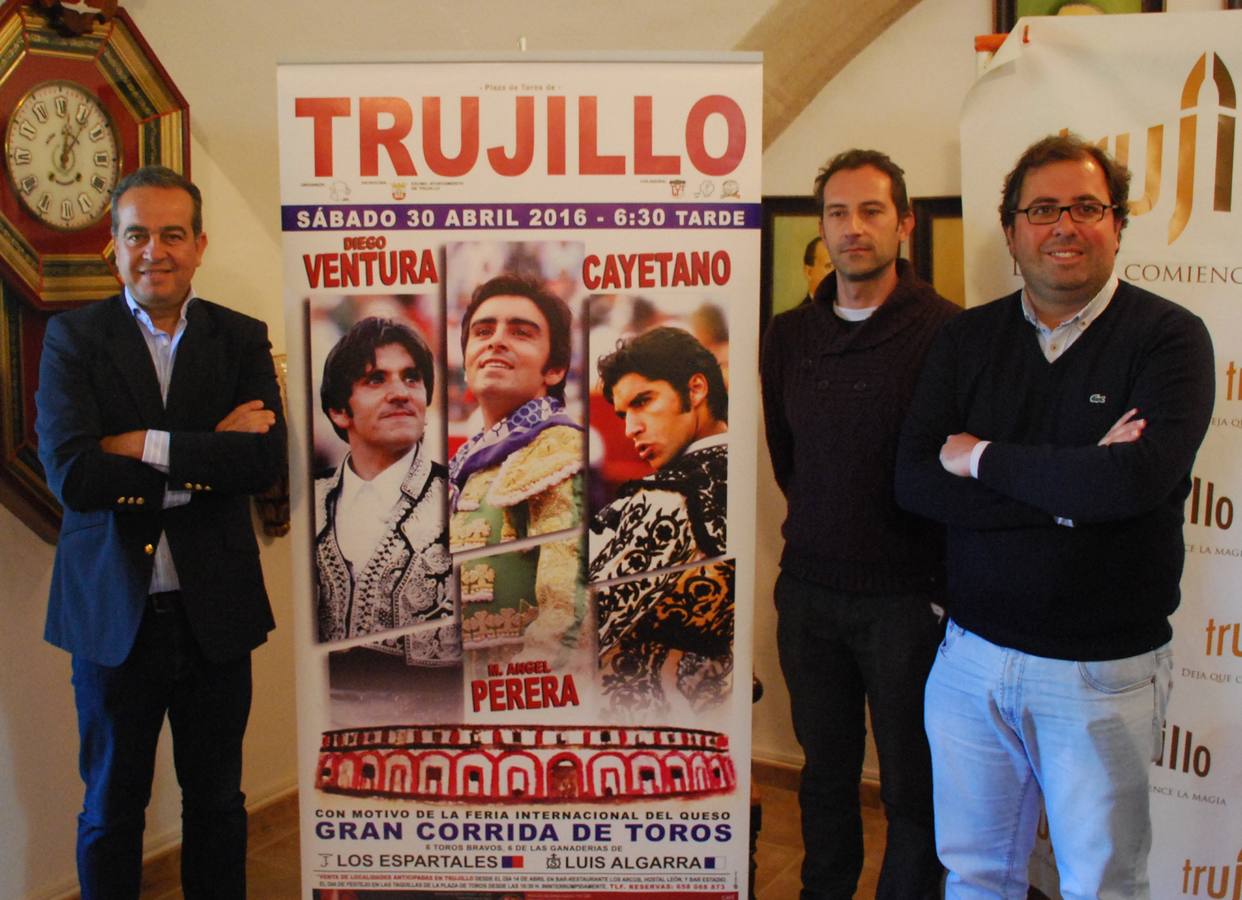 Presentación del cartel con Joaquín Domínguez, Carlos Retamosa y Alberto Casero. 