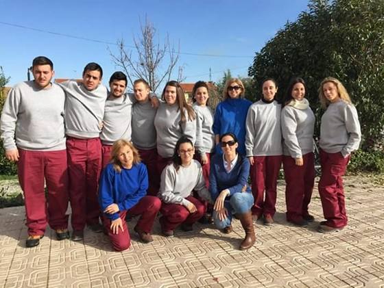 Diez alumnos del @prendizext adecentan dos parques