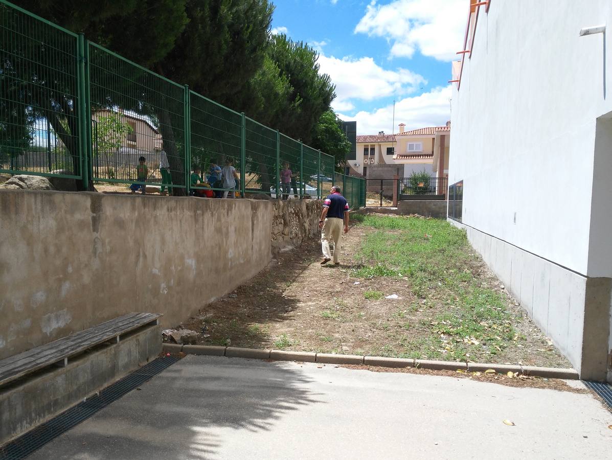 La zona hablitada para el acceso de los alumnos que necesita arreglarse 