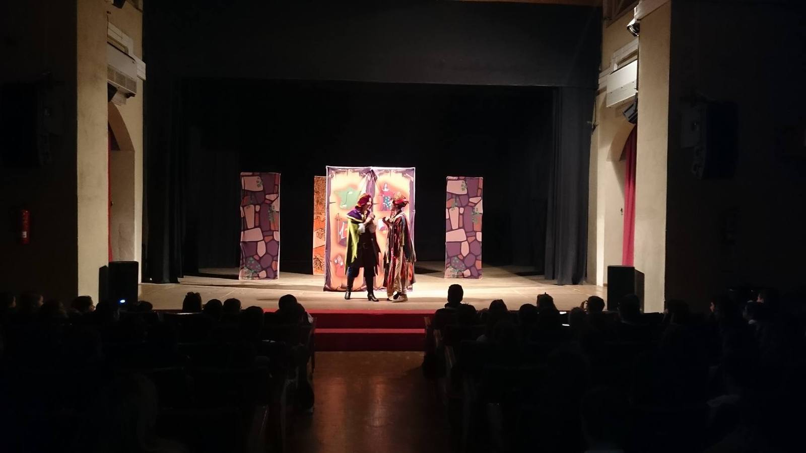 La actuación de una obra de teatro en el Gabriel y Galán  