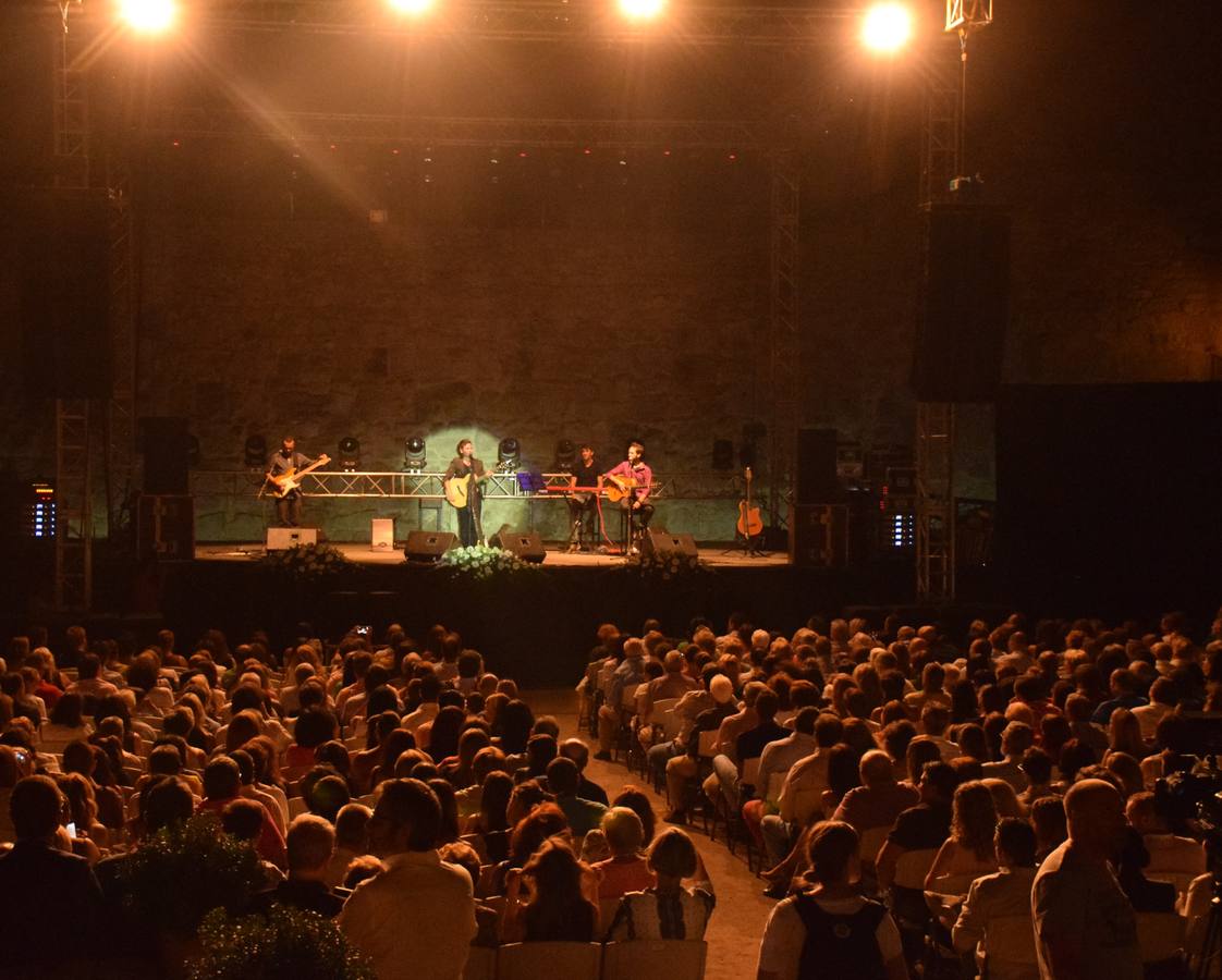 El castillo presenta un casi lleno con el pregón de fiestas y David de María
