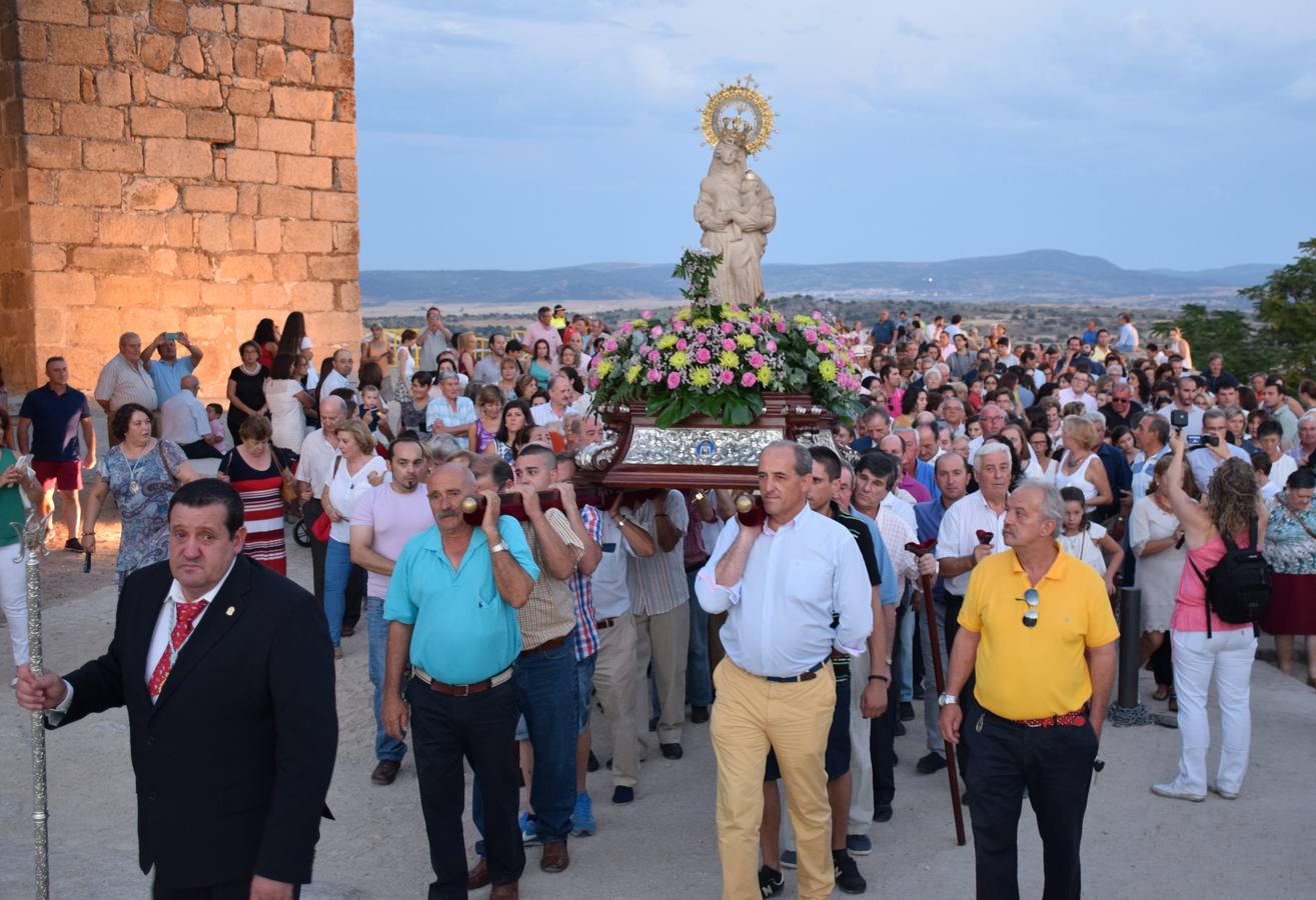 Bajada de la imagen de la Virgen de la Victoria a San Martín. 