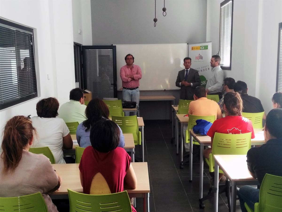 Inauguración de la primera sesión del programa de formación. 