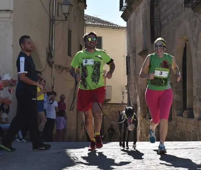 La plaza Mayor contó con decenas de zombis en la carrera de Greenpeace