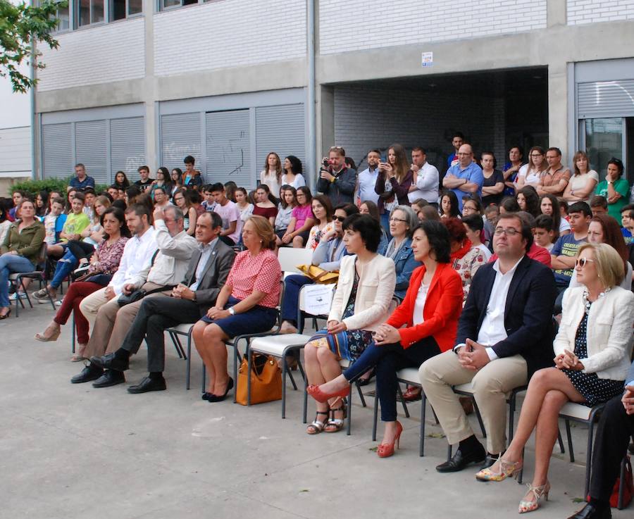 Responsables y alumnos del instituto Francisco de Orellana 