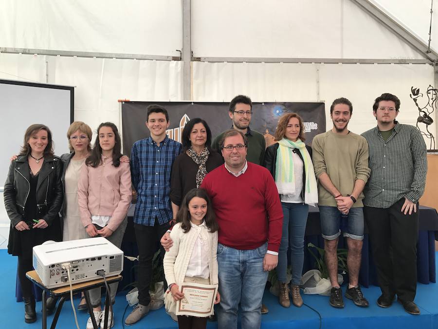 Premiados, dirigentes e integrantes del jurado 