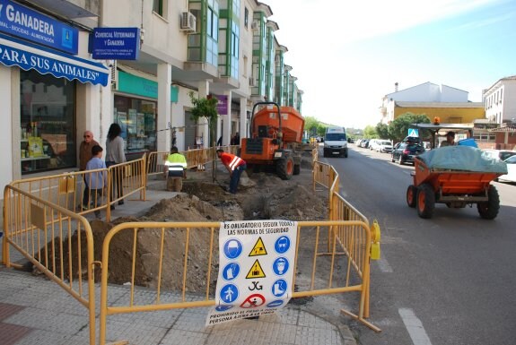 Obras en la avenida de Miajadas 