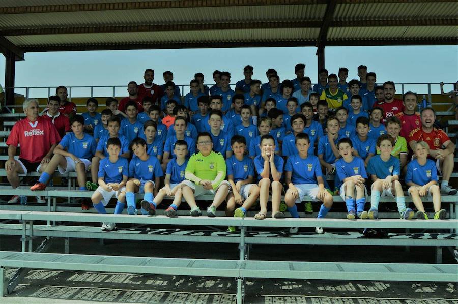 La escuela municipal de fútbol base apuesta por un proyecto de largo recorrido
