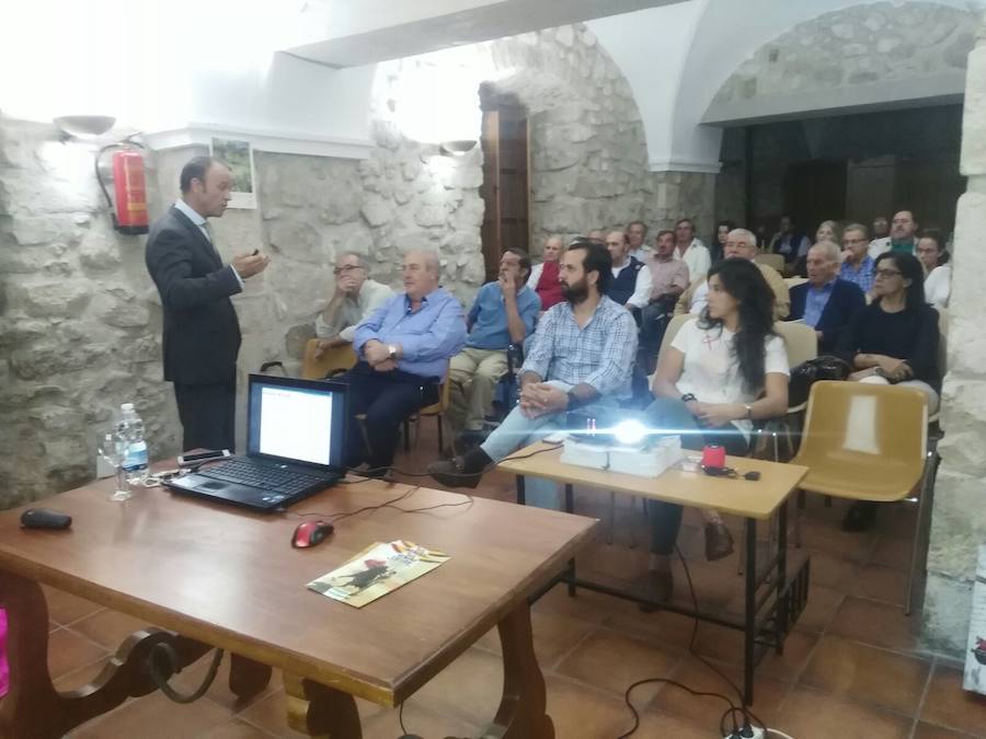 Conferencia de la primera jornada de club taurino 