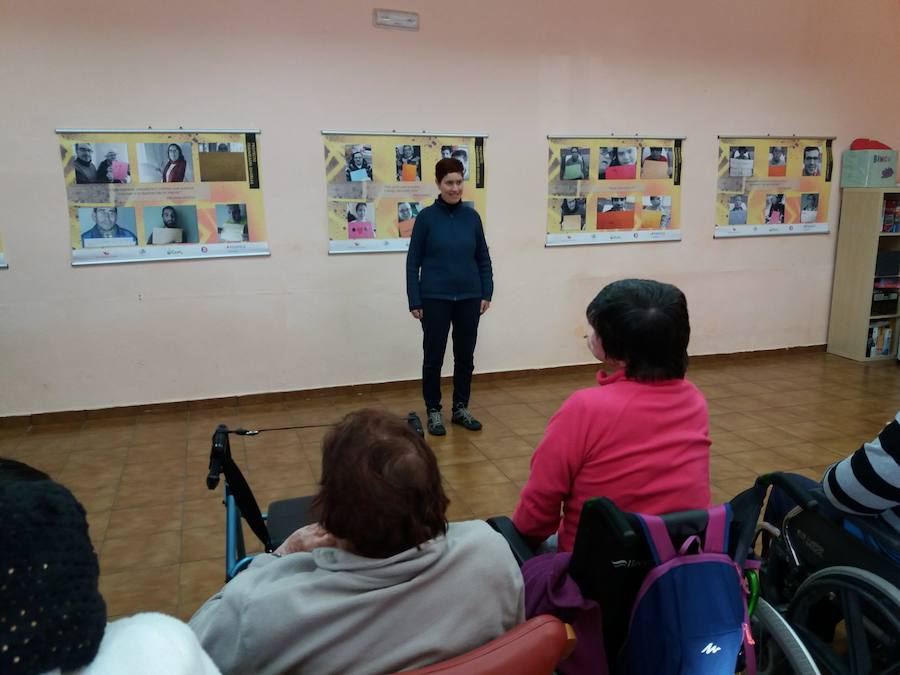 Momento de la inauguración de la exposición en el centro trujillano del Aspace Cáceres 