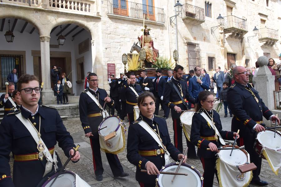 La imagen del La Burrina, con la banda de tambores y cornetas  