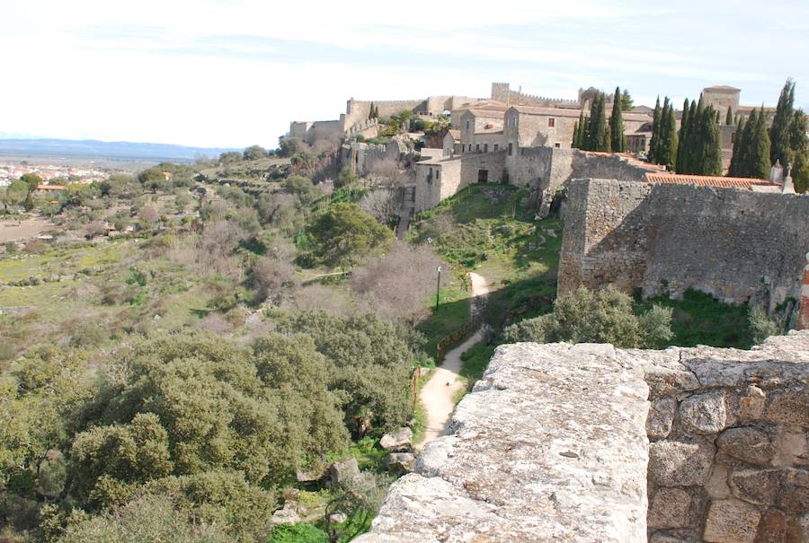 Los exteriores de la zona amurallada en el entorno a La Coria 