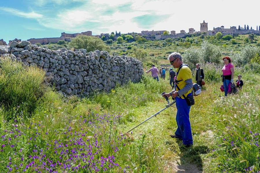 Un grupo de vecinos se organiza para recuperar las callejas del berrocal