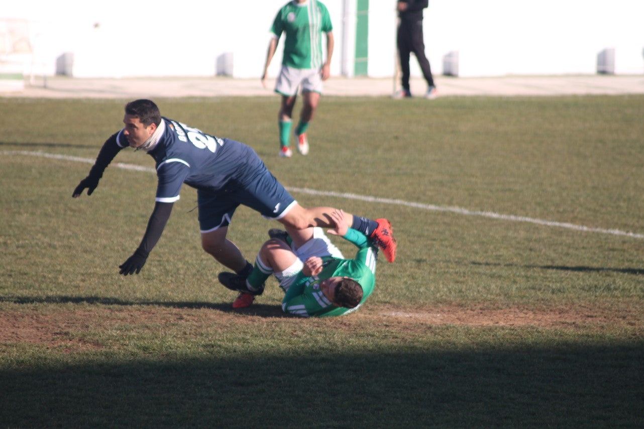 Imágenes del encuentro de semifinales de la Copa Luiqui de Veteranos disputado en el Municipal de San Roque y que terminó 1-3 (30-12-2018)