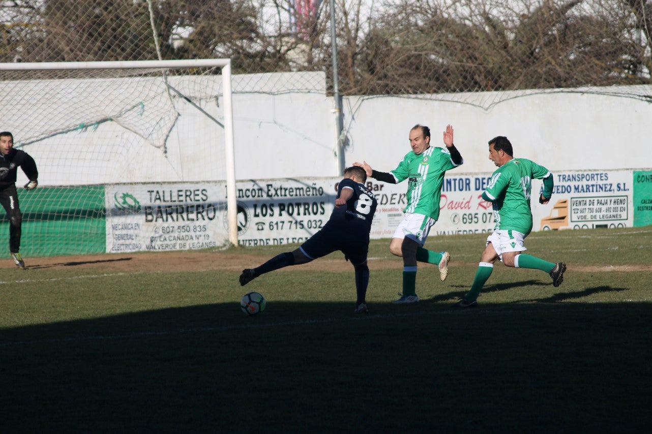 Imágenes del encuentro de semifinales de la Copa Luiqui de Veteranos disputado en el Municipal de San Roque y que terminó 1-3 (30-12-2018)