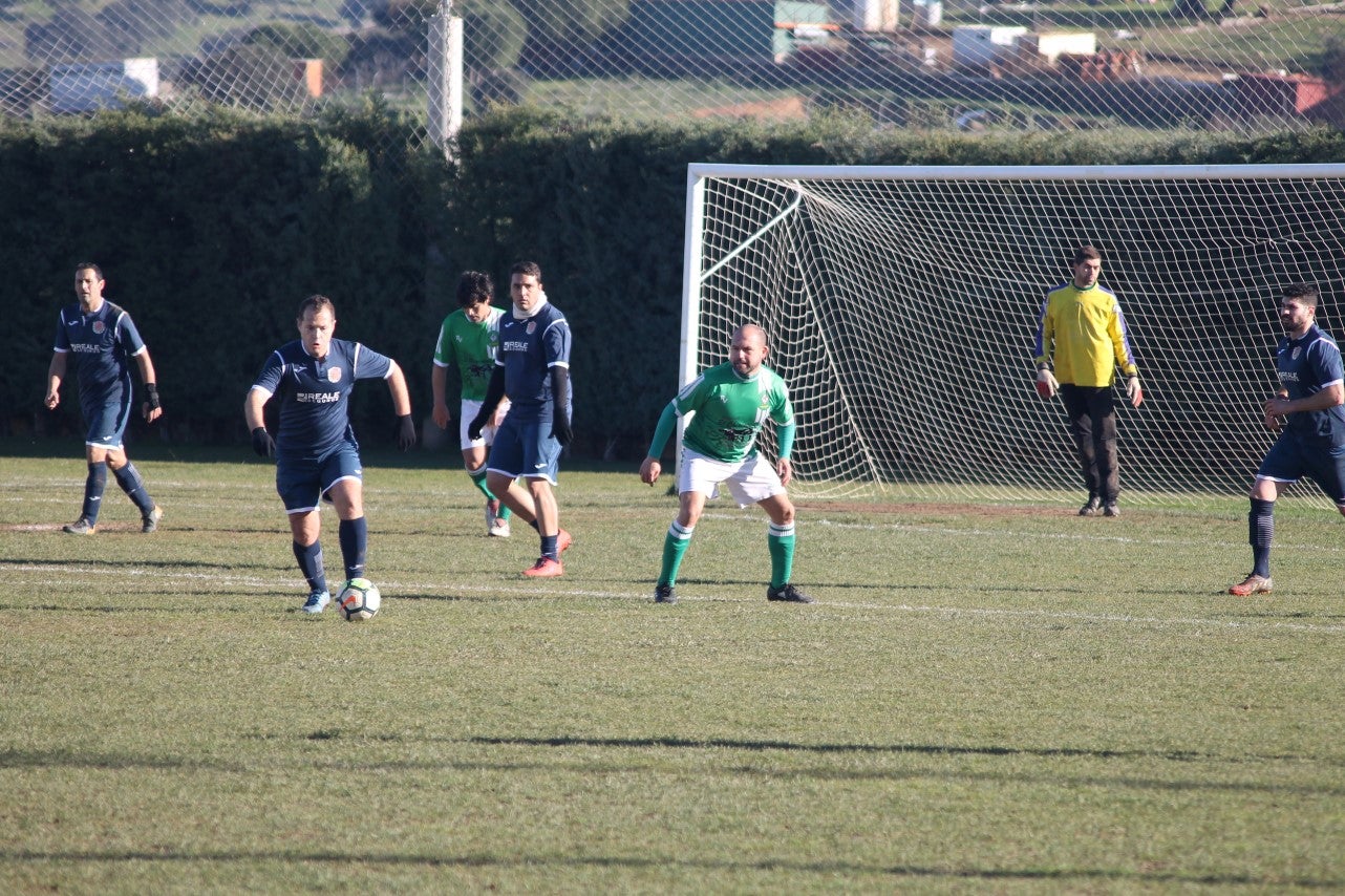 Imágenes del encuentro de semifinales de la Copa Luiqui de Veteranos disputado en el Municipal de San Roque y que terminó 1-3 (30-12-2018)