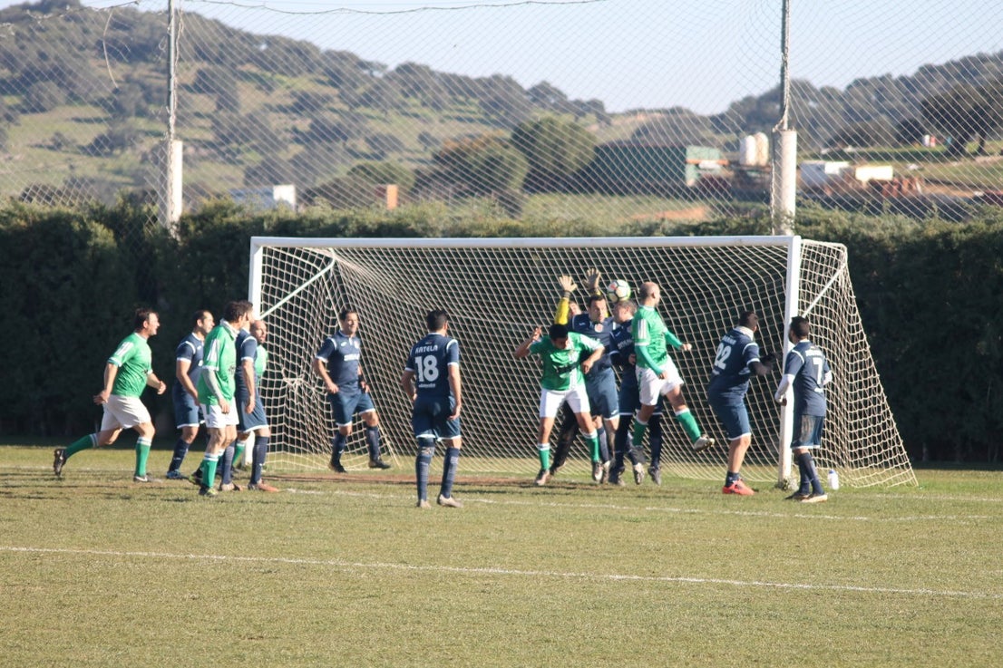 Imágenes del encuentro de semifinales de la Copa Luiqui de Veteranos disputado en el Municipal de San Roque y que terminó 1-3 (30-12-2018)