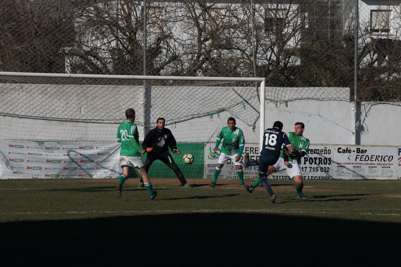 Imágenes del encuentro de semifinales de la Copa Luiqui de Veteranos disputado en el Municipal de San Roque y que terminó 1-3 (30-12-2018)
