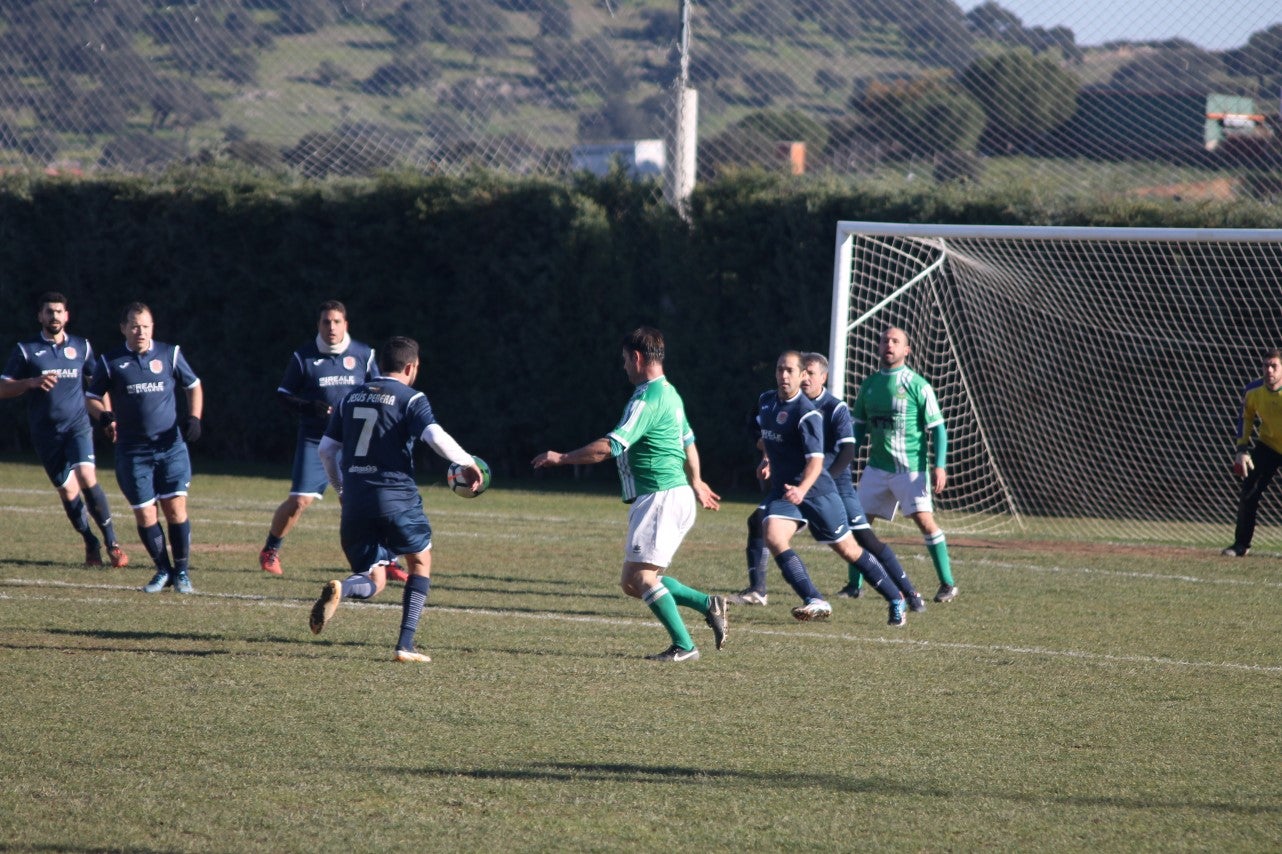 Imágenes del encuentro de semifinales de la Copa Luiqui de Veteranos disputado en el Municipal de San Roque y que terminó 1-3 (30-12-2018)