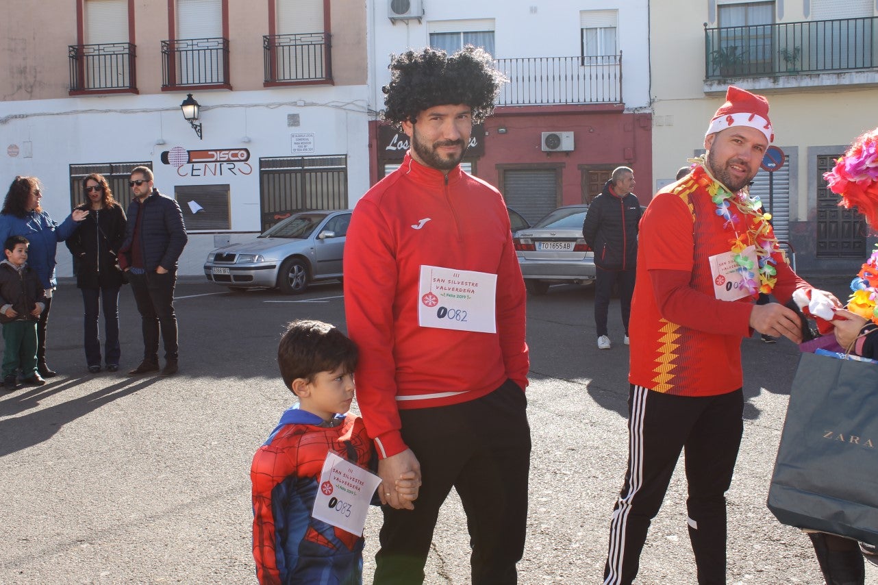 Algnas imágenes de la tercera edición de la San Silvestre Solidaria 2018, celebrada en Valverde de Leganés (30-12-2018)
