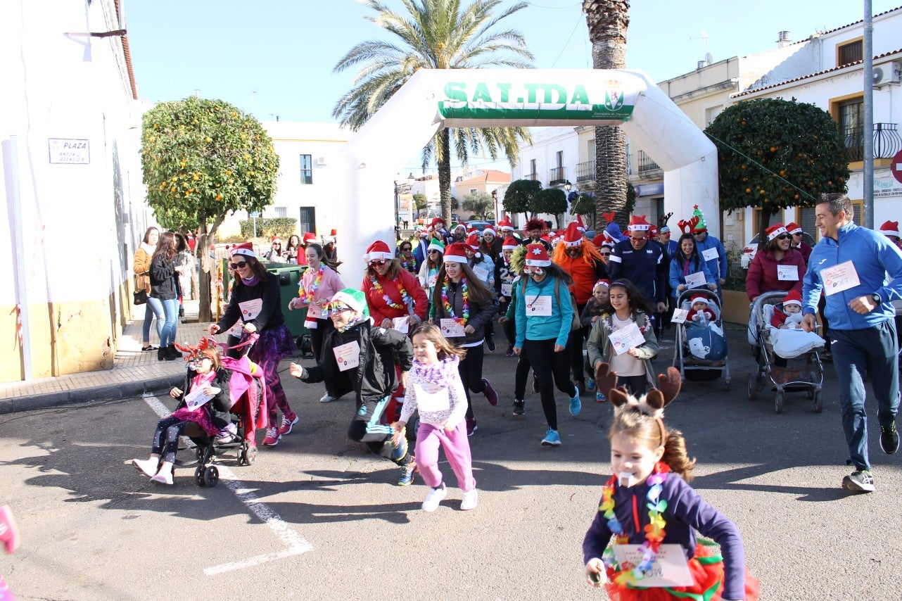 Algnas imágenes de la tercera edición de la San Silvestre Solidaria 2018, celebrada en Valverde de Leganés (30-12-2018)
