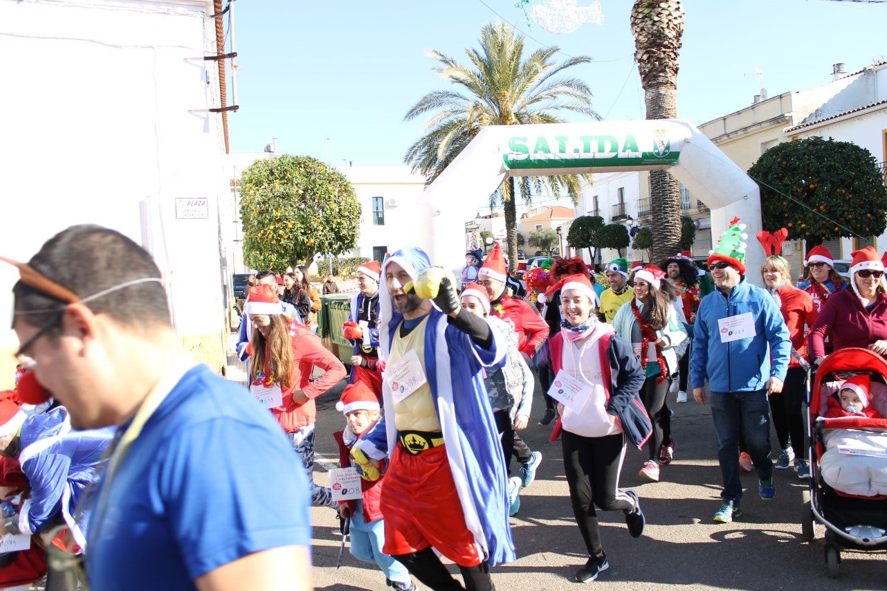 Algnas imágenes de la tercera edición de la San Silvestre Solidaria 2018, celebrada en Valverde de Leganés (30-12-2018)