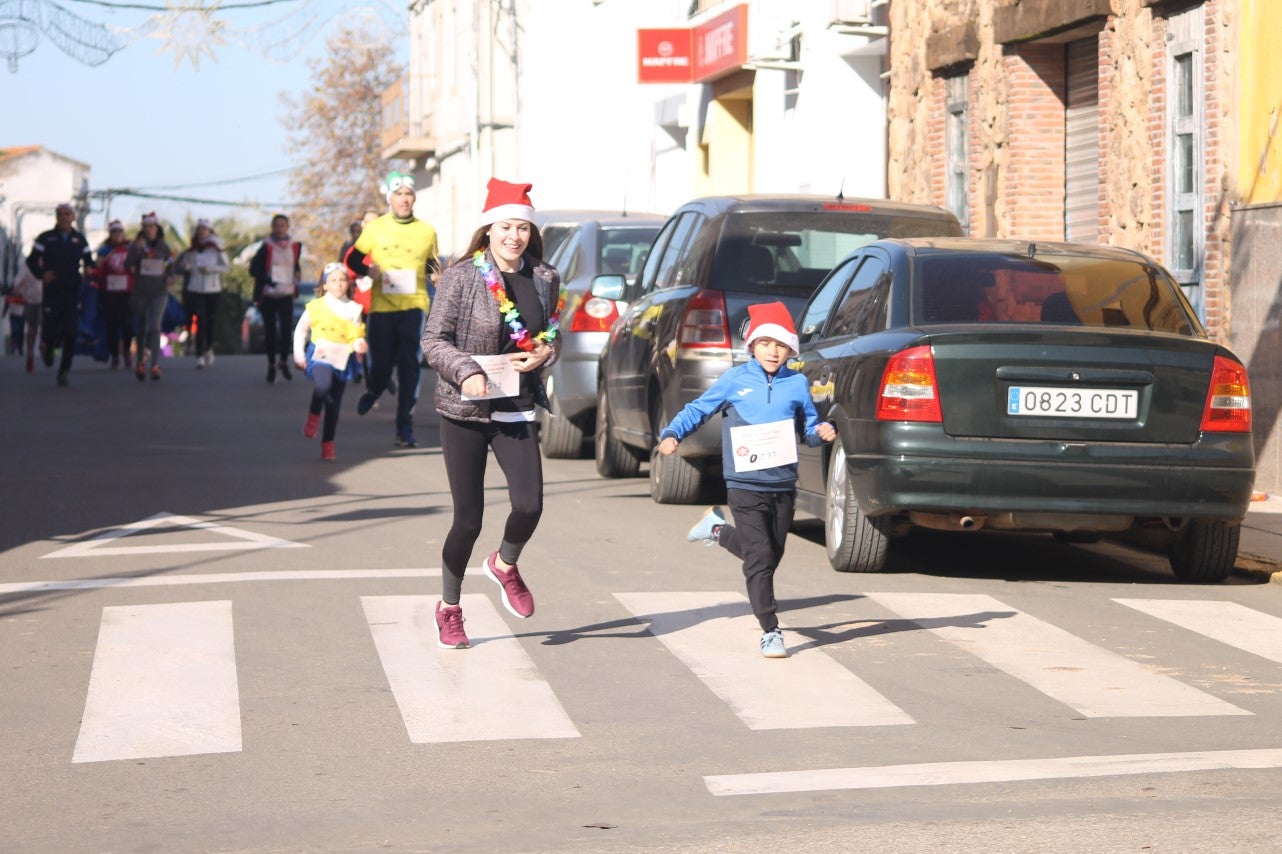 Algunas imágenes de la tercera edición de la San Silvestre Solidaria 2018, celebrada en Valverde de Leganés (30-12-2018)