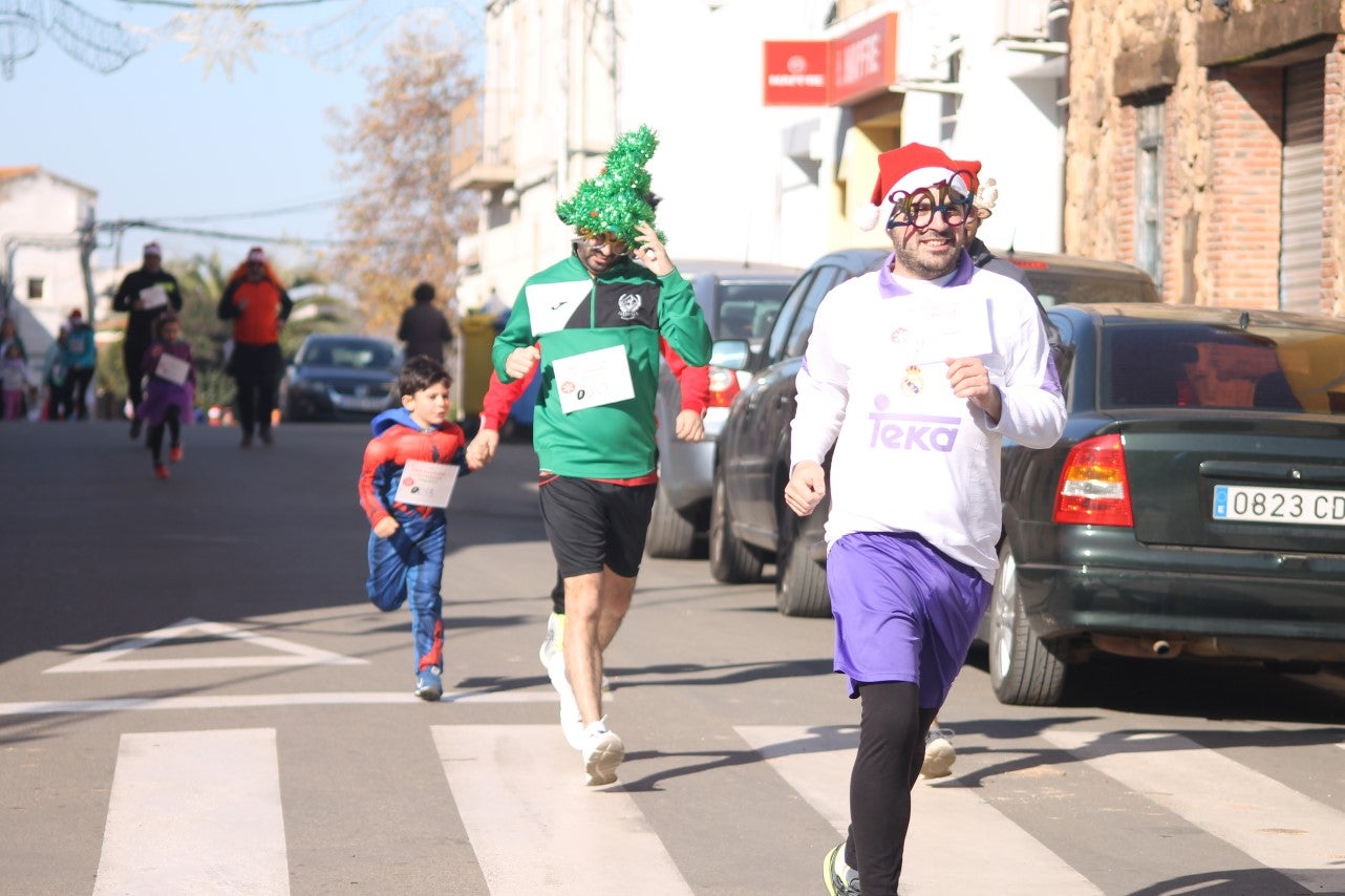 Algunas imágenes de la tercera edición de la San Silvestre Solidaria 2018, celebrada en Valverde de Leganés (30-12-2018)