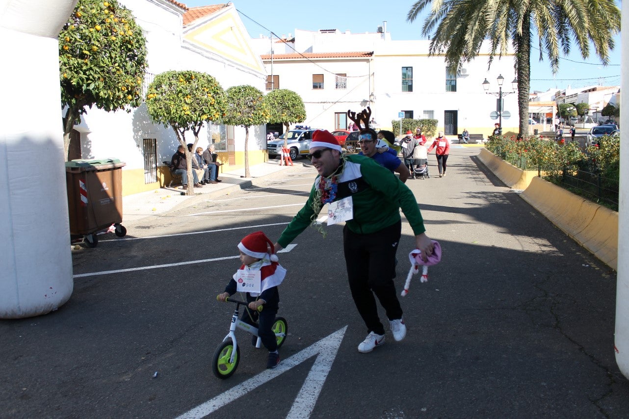 Algunas imágenes de la tercera edición de la San Silvestre Solidaria 2018, celebrada en Valverde de Leganés (30-12-2018)