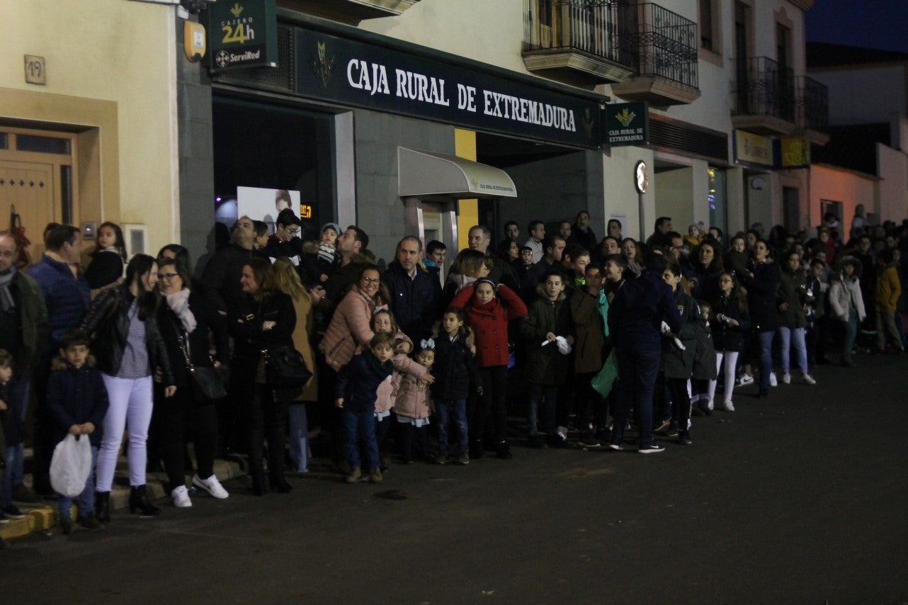 Imágenes de la cabalgata de Los Reyes Magos de Oriente en Valverde de Leganés (05-01-2019)