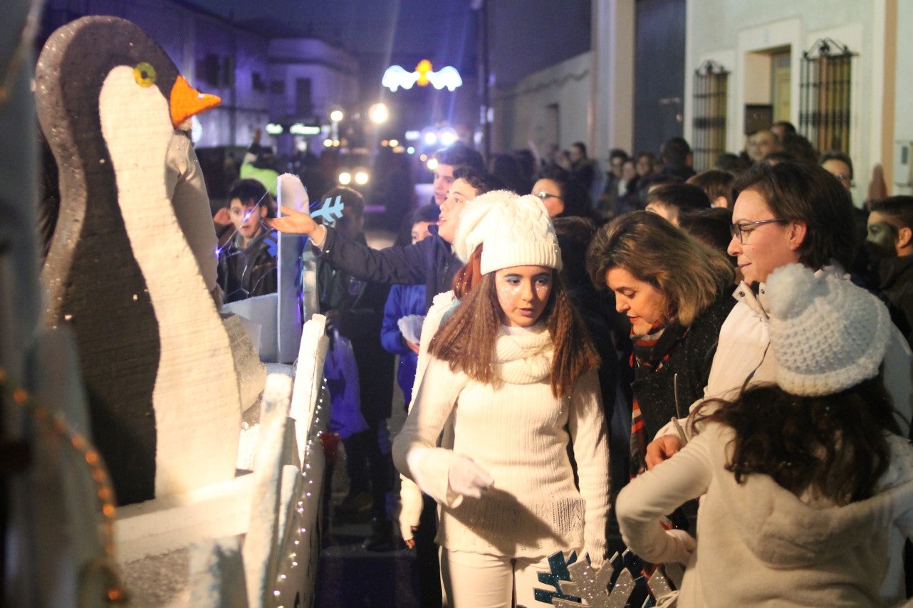 Algunas imágenes de la cabalgata de Los Reyes Magos de Oriente en Valverde de Leganés (05-01-2019)