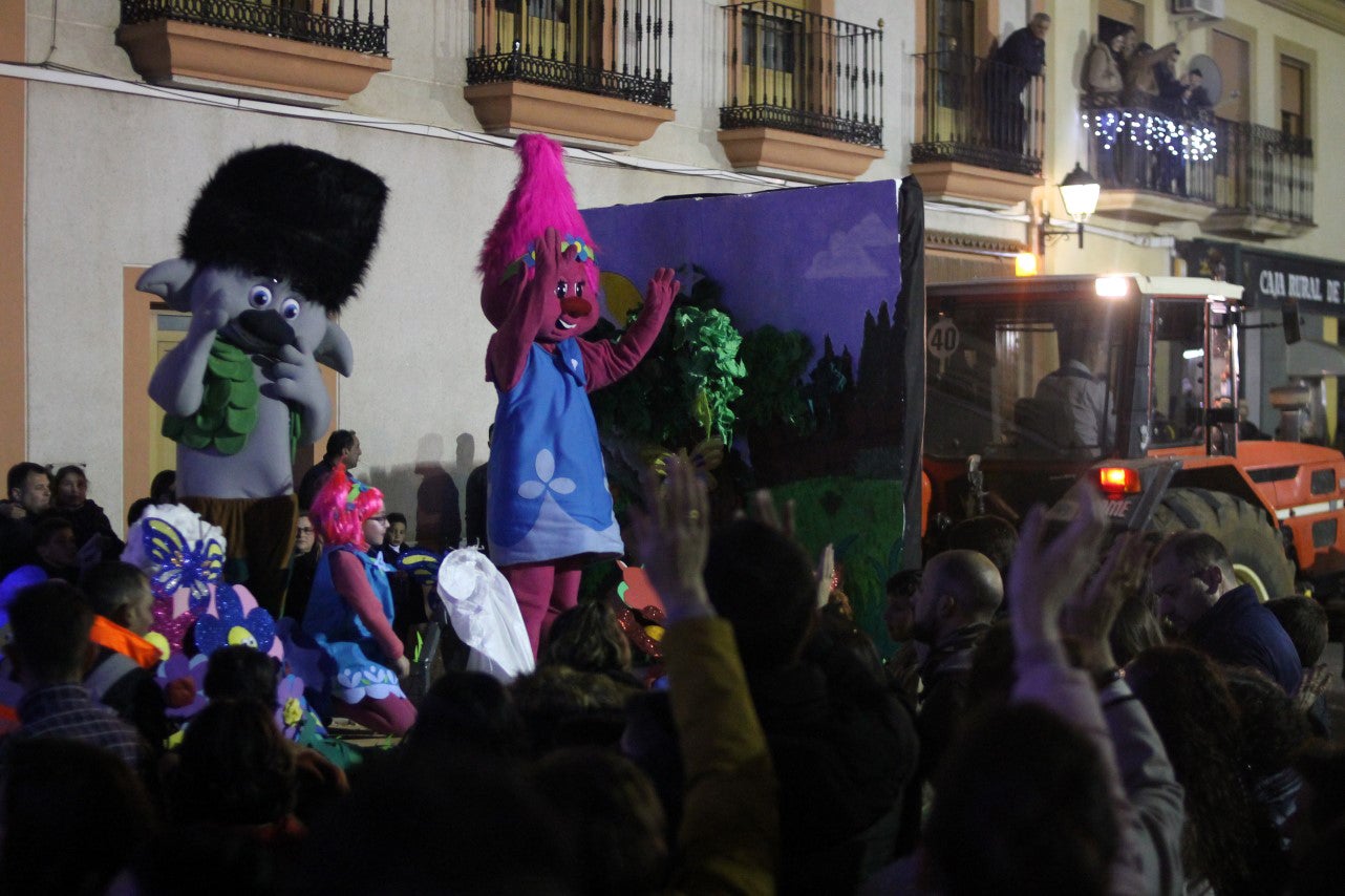 Algunas imágenes de la cabalgata de Los Reyes Magos de Oriente en Valverde de Leganés (05-01-2019)