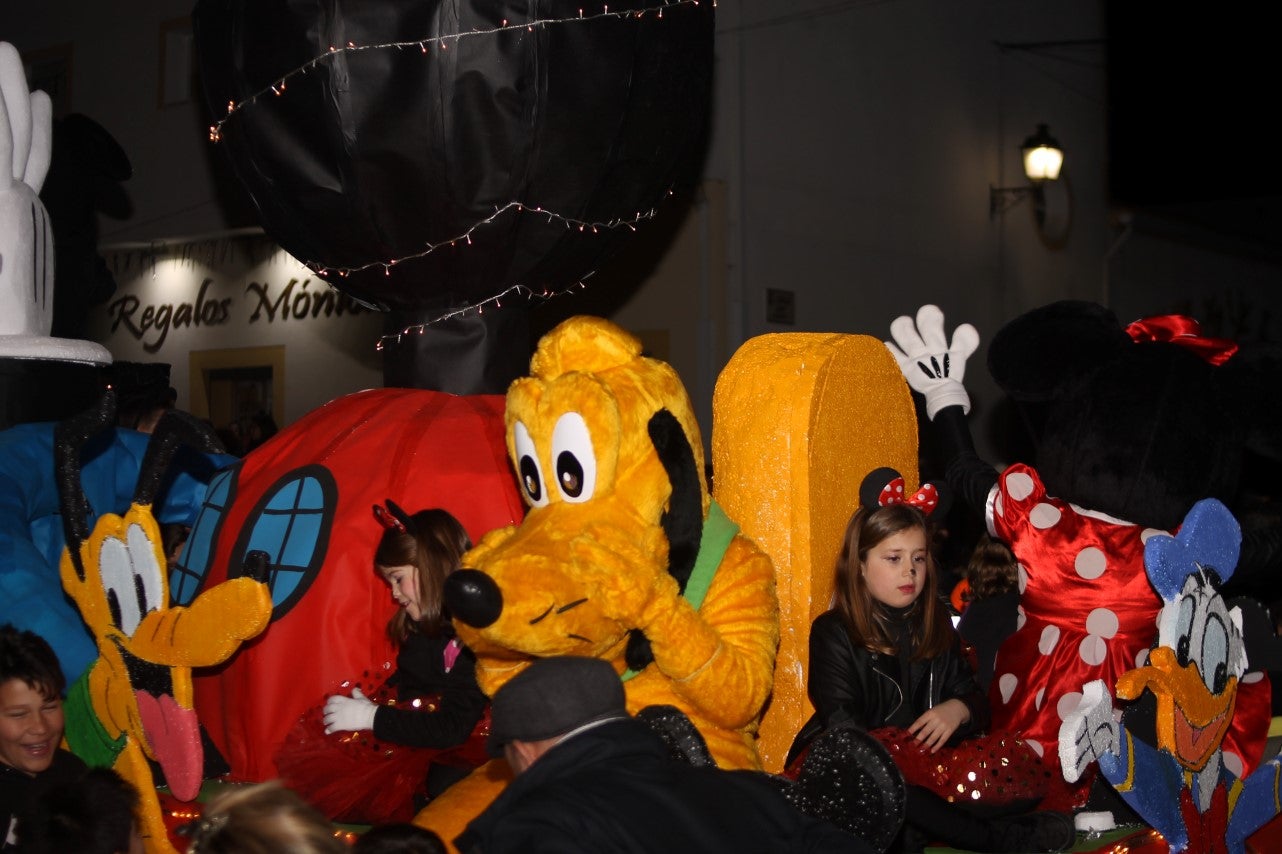 Algunas imágenes de la cabalgata de Los Reyes Magos de Oriente en Valverde de Leganés (05-01-2019)