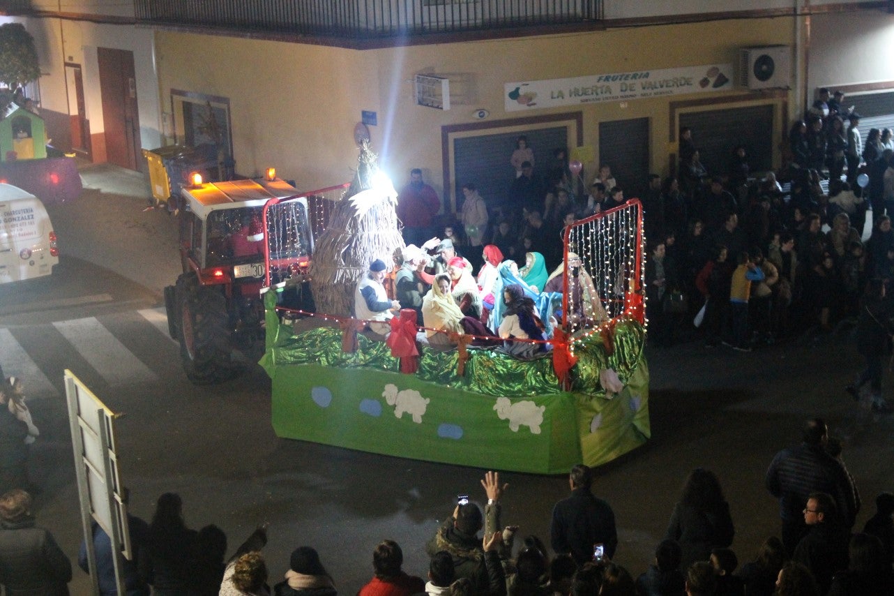 Algunas imágenes de la cabalgata de Los Reyes Magos de Oriente en Valverde de Leganés (05-01-2019)