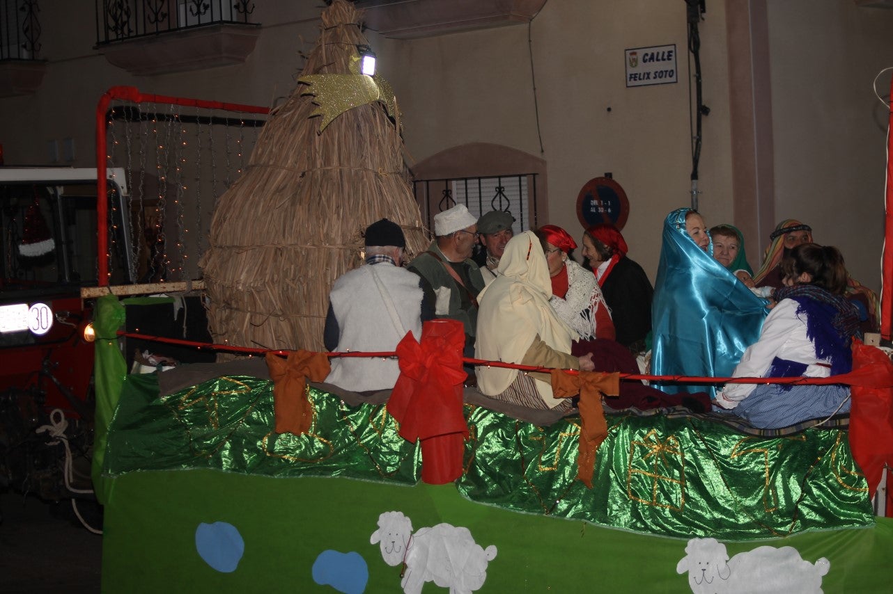 Algunas imágenes de la cabalgata de Los Reyes Magos de Oriente en Valverde de Leganés (05-01-2019)